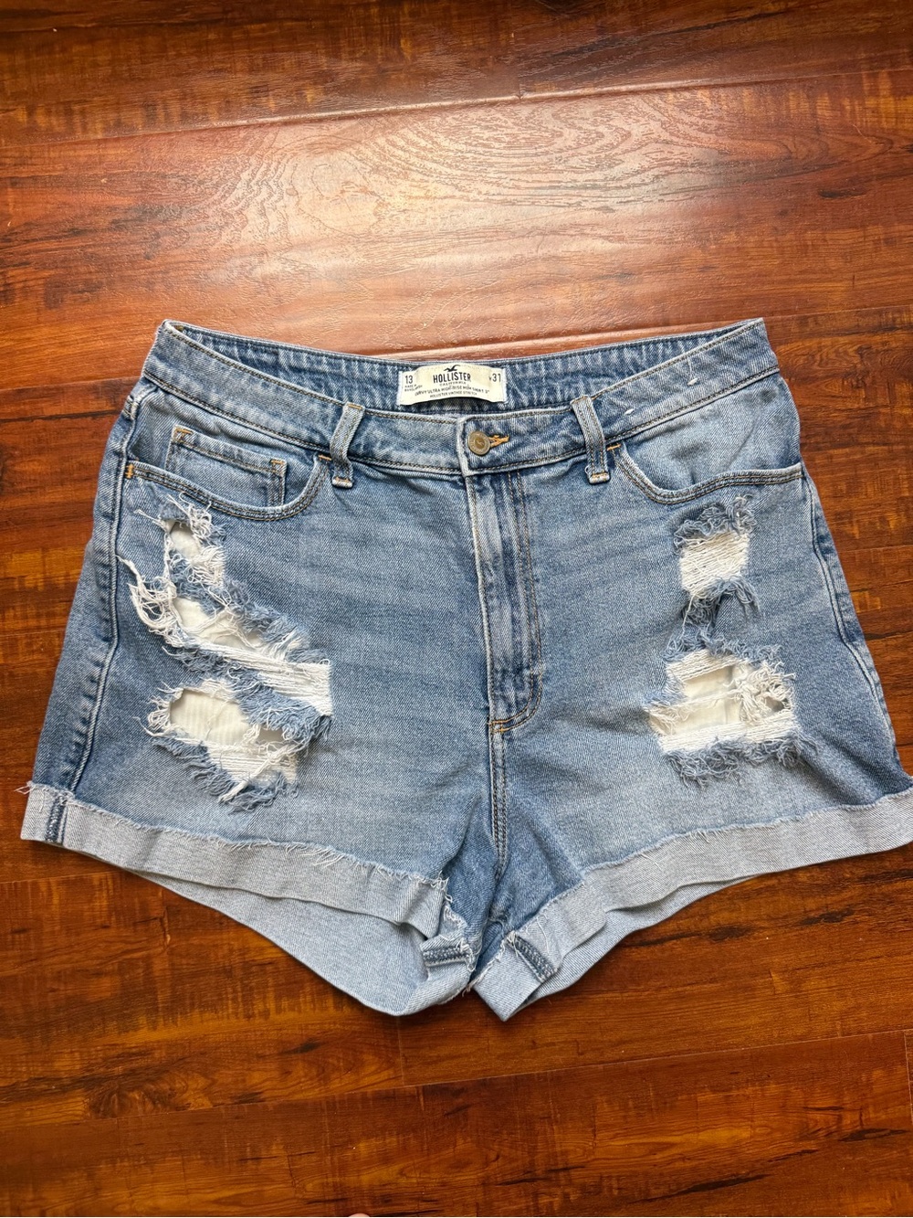 Hollister Curvy Ultra High-Rise Mom Shorts distressed denim size 12/13